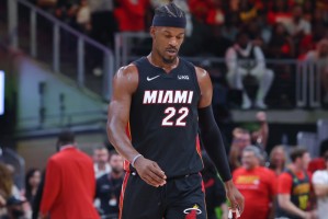  巴特勒20+10+10，热火锁定季后赛席位  